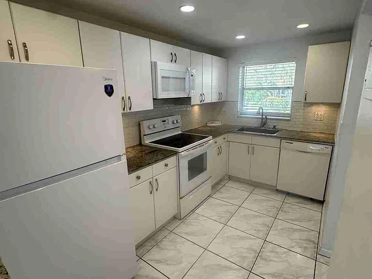 1785 N Andrews Sq #202E — Photo 9