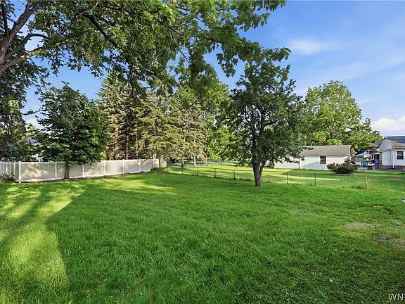 5th image of 51 Hillcrest Dr