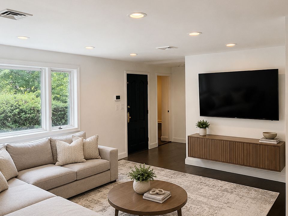1st image of 10 Bellingham Ln