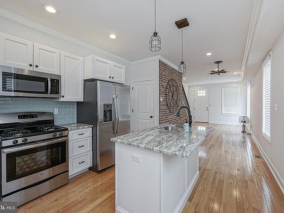 5th image of 2535 Gaul St