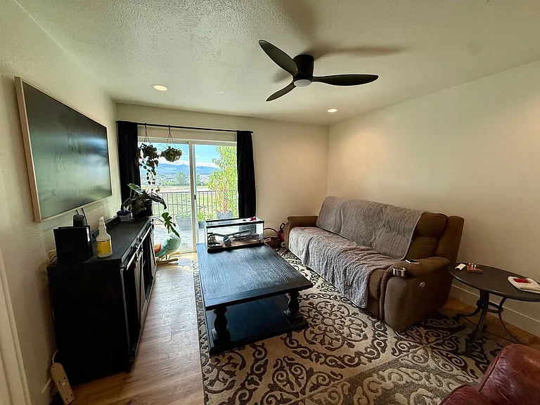 6465 Macarthur Dr — Photo 8