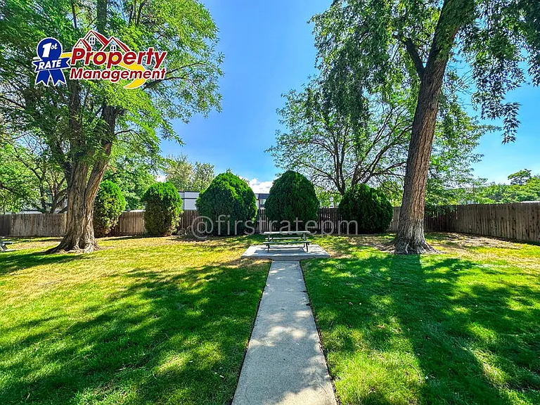 733 W Belmont St — Photo 26