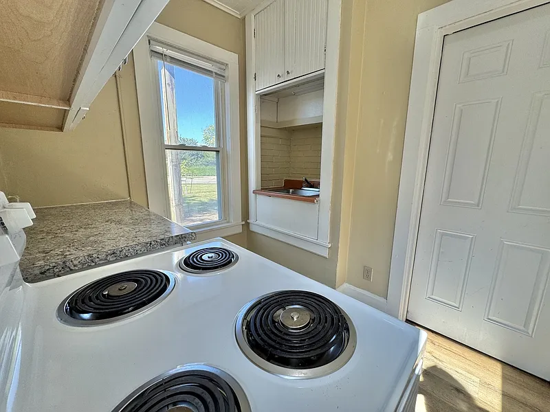 Studio, 1.0 bath, 215 sqft, $729 — Photo 1