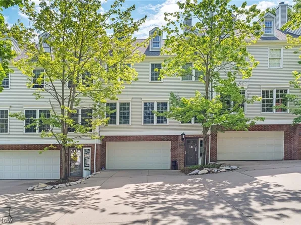 103 Cliffside Commons Dr #103, Rocky River, OH 44116