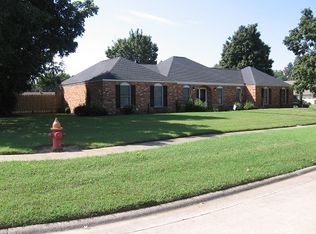 211 Linda Dr, Sikeston, MO 63801