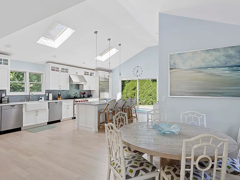 25 Bishops Ct — Photo 4