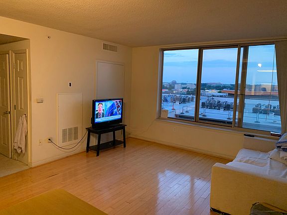 2nd image of 2726 Gallows Rd APT 901