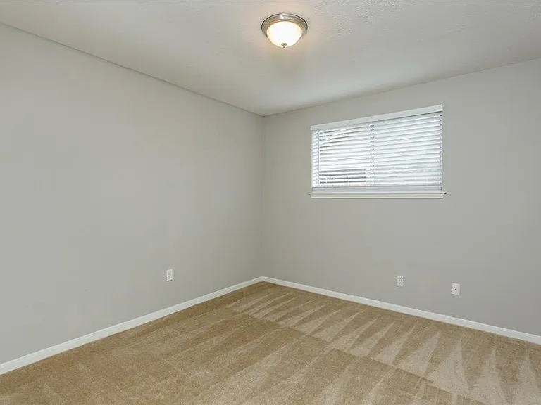 2715 Colony Dr — Photo 16