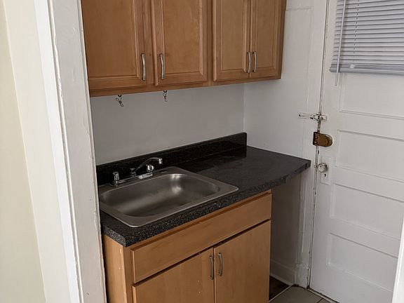 2nd image of 1357-67 W Greenleaf Ave #17273657