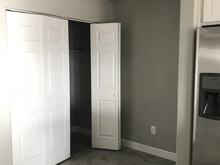 350 Kenzie Cir — Photo 2