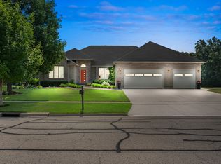 450 Viking Dr, Sycamore, IL 60178