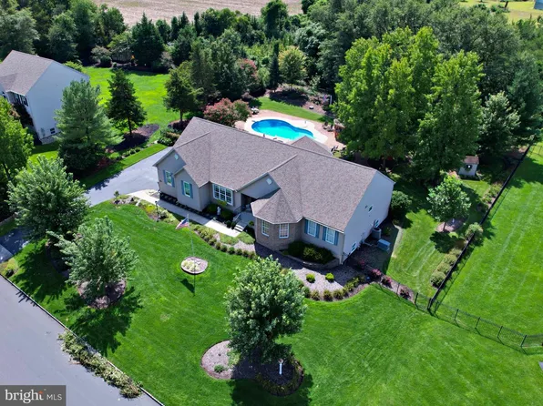 15 Skyline Cir, Sewell, NJ 08080