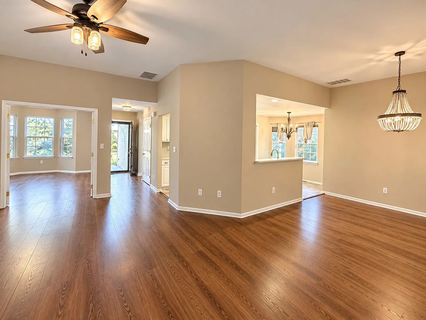 3 bed, 1466 sqft, $3,295 — Photo 3