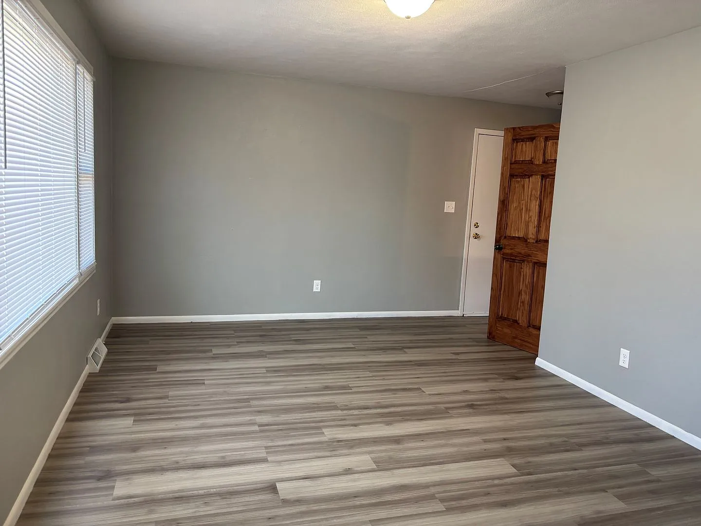 3 bedroom, 2 bath home in Waterloo — Photo 2