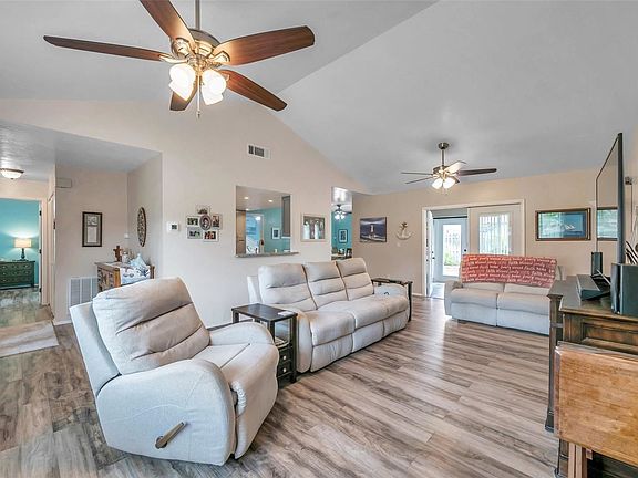 4th image of 2625 Laurelwood Dr