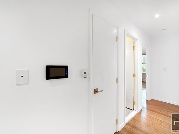 5th image of 375 Cumberland St #2