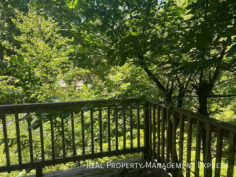 925 N Blauvelt Ave — Photo 19