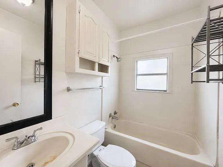 813 W Sycamore St — Photo 9