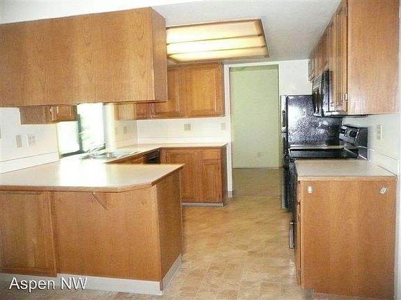 4th image of 2926 E Bay Dr NW