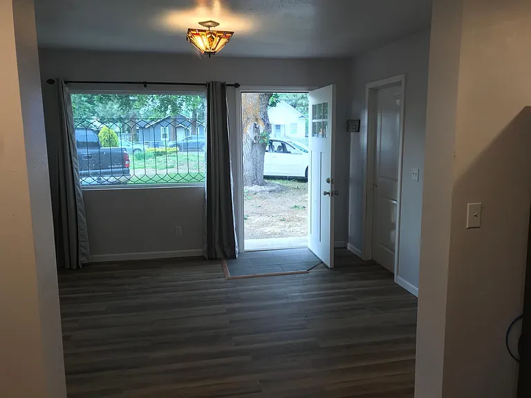 1020 E Sanson Ave — Photo 6