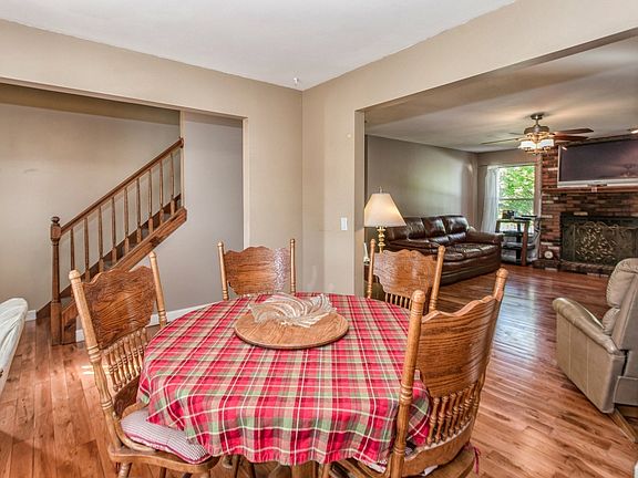 4th image of 612 Sedan Park Ct