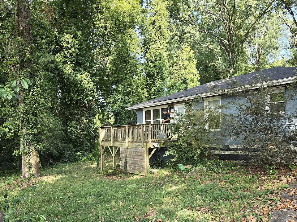 3220 Memorial Dr