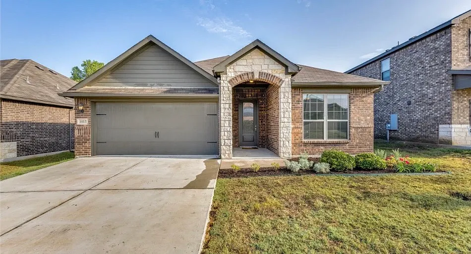 3 bed, 1597 sqft, $3,450 — Photo 1