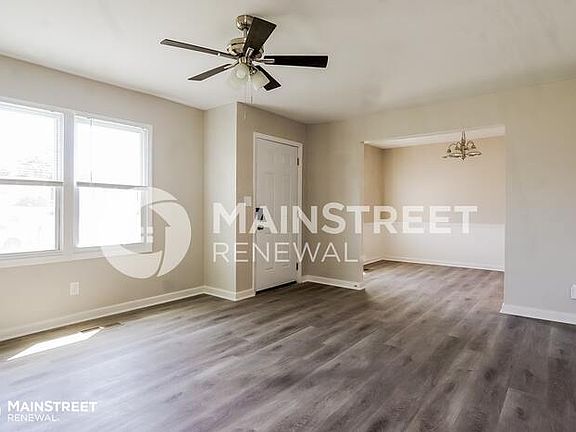 5th image of 2812 8th St NE