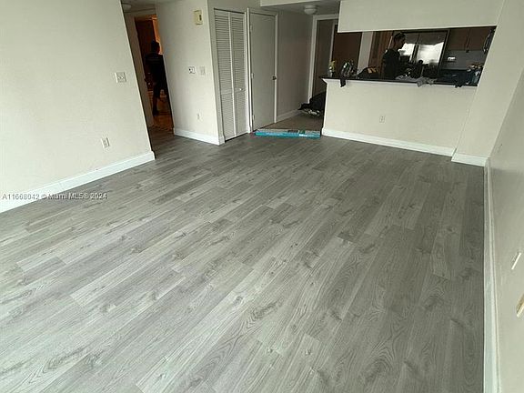 4th image of 31 SE 5th St #21070