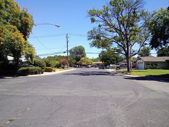 5th image of 414 E Benjamin Holt Dr
