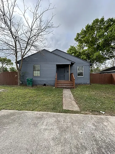 301 Austin Ave #2 Photo 1