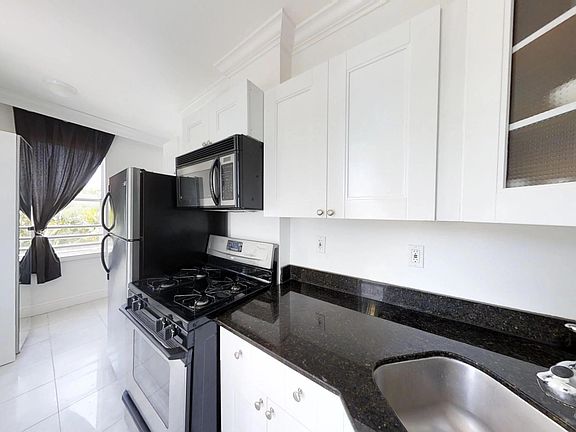 3rd image of 1619 Lenox Ave #Studio