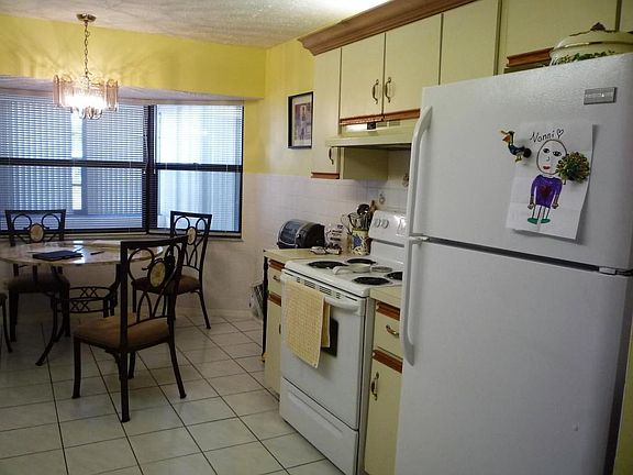 4th image of 2366 SE Montauk St