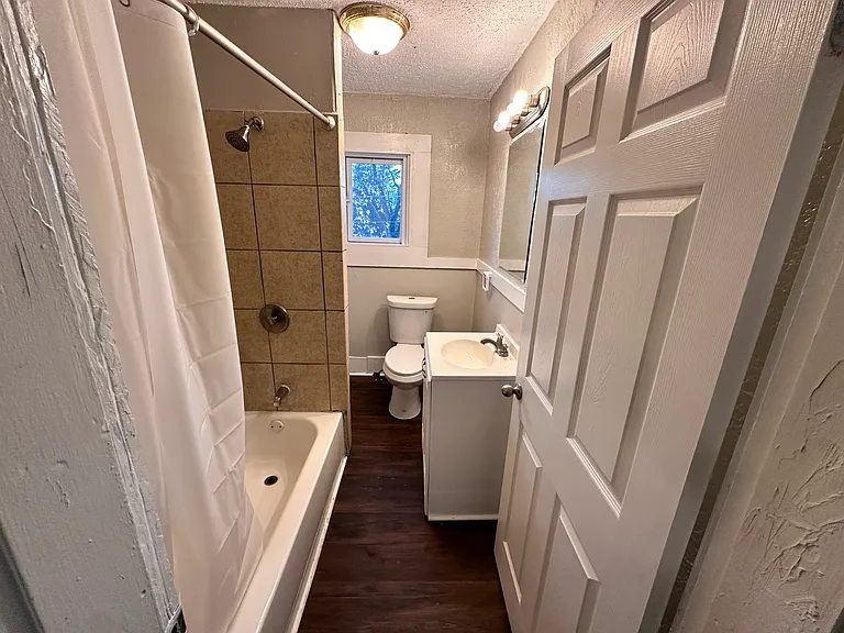 110 N Grant Ave — Photo 17