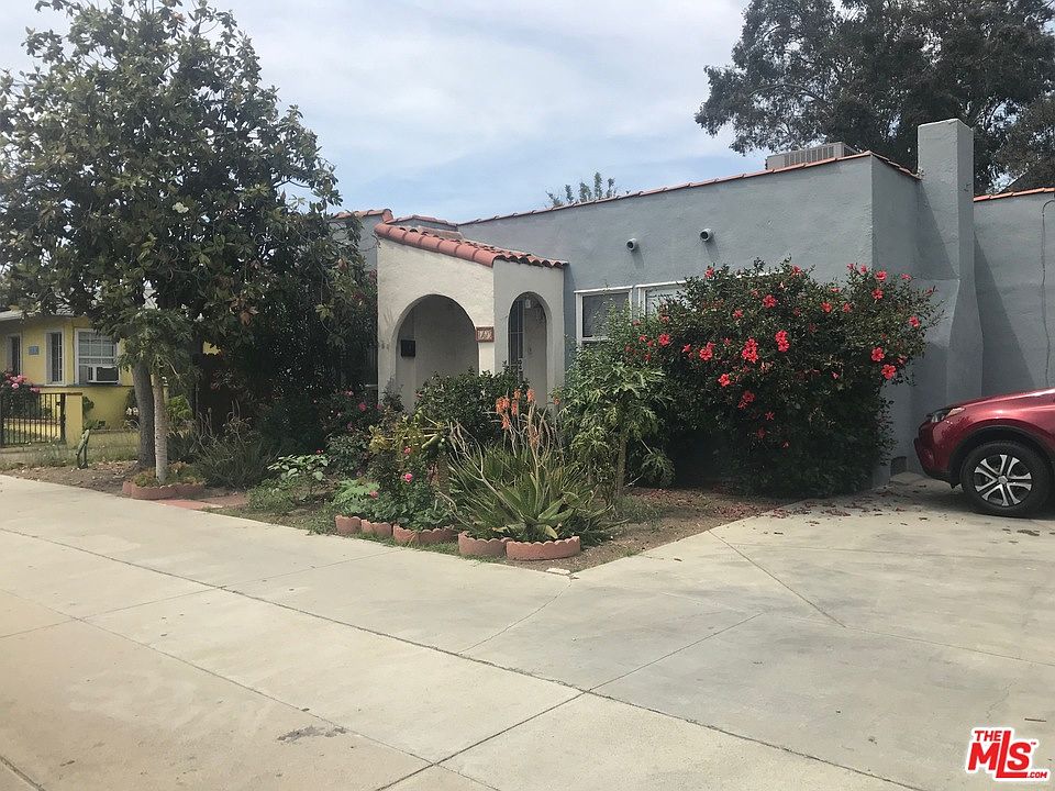 1st image of 11675 Oxnard St