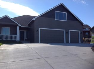 477 Charbonneau Dr, Richland, WA 99335