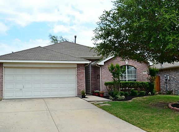 2nd image of 2212 Spruce Cir