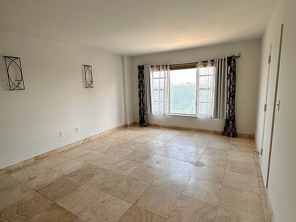 3rd image of 11111 Biscayne Blvd #1514
