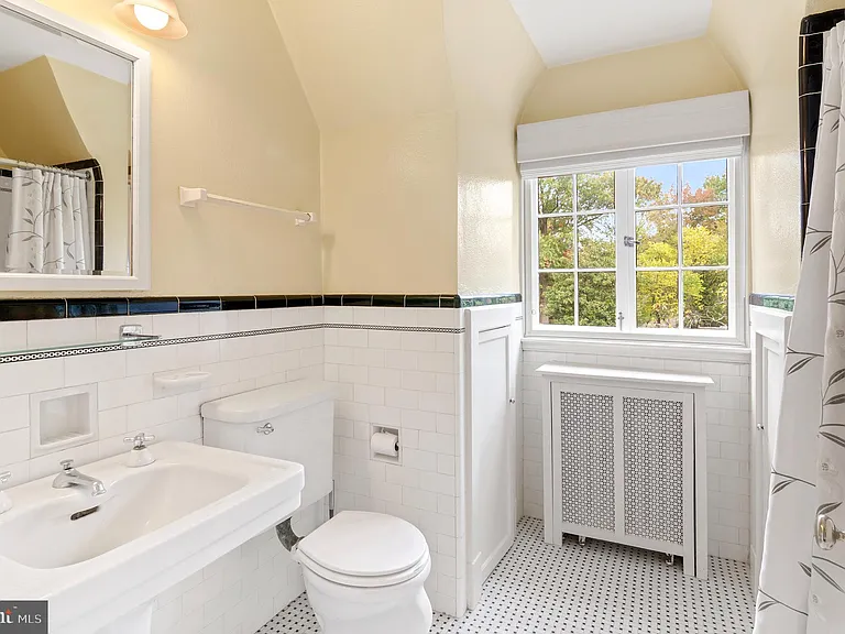 7704 Crossland Rd — Photo 41