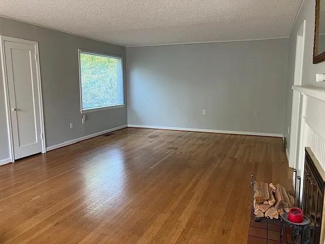 3 bed, 1100 sqft, $2,500 — Photo 2