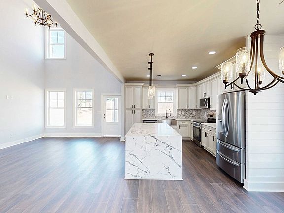 5th image of 1064 Eastview Rd NE