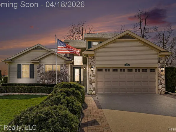 2385 Lorraina Ln, Hartland, MI 48353