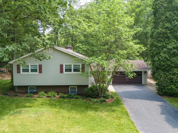 557 Lanceshire Ln, State College, PA 16803