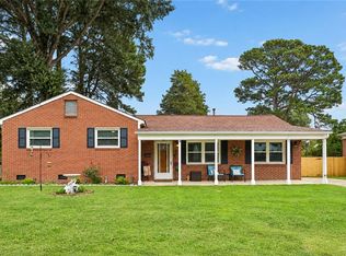 16 Longwood Dr, Hampton, VA 23669