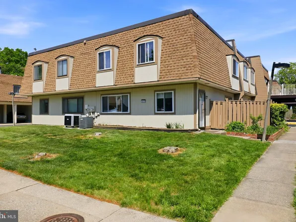 3831 Miramonte Pl #107E, Alexandria, VA 22309