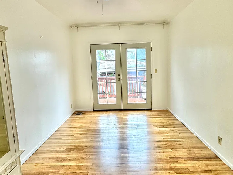 5110 Inglewood Blvd — Photo 22