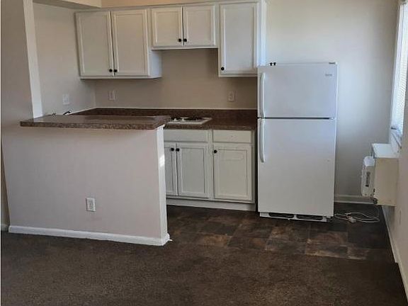 3rd image of 675 Riverview Dr