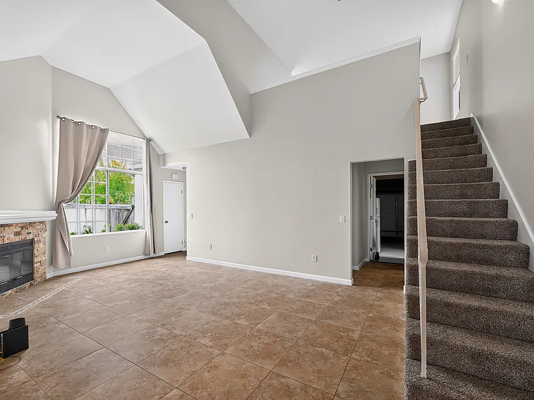 4575 Lambeth Ct — Photo 4