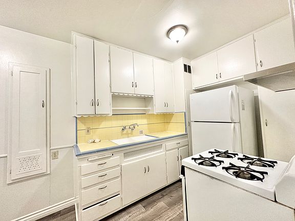 4th image of 8258 Blackburn Ave