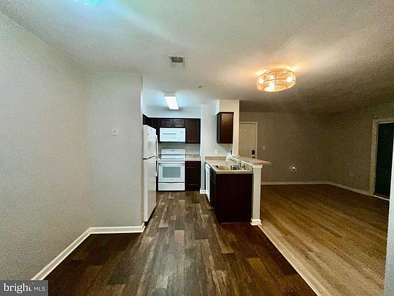 3rd image of 1203 Raven Wood Ct Unit 103